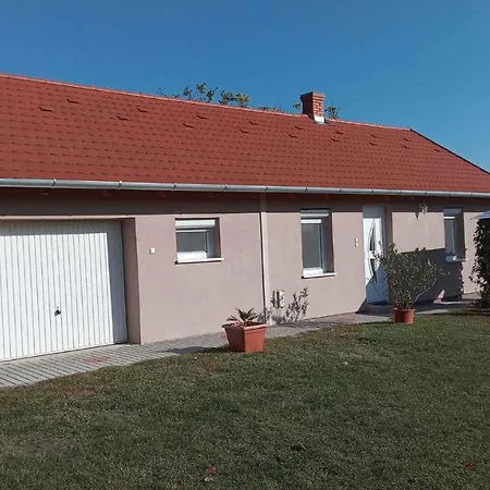 In Balatonbereny/balaton 18124 Holiday home Balatonbereny