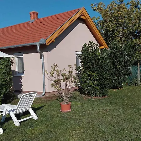 In - Balaton 18124 بيت للعطل *