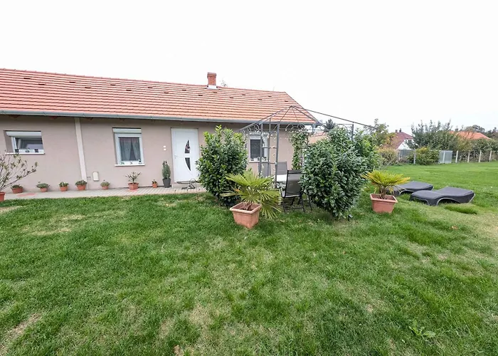 בית נופש In - Balaton 18124 *